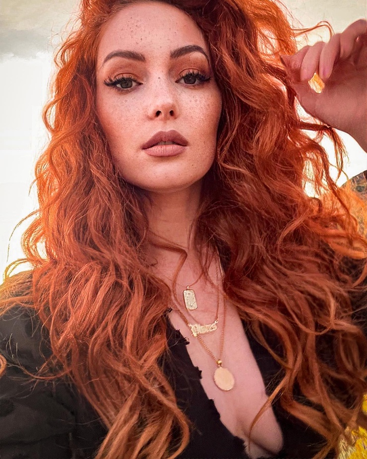 Nicole Simone
