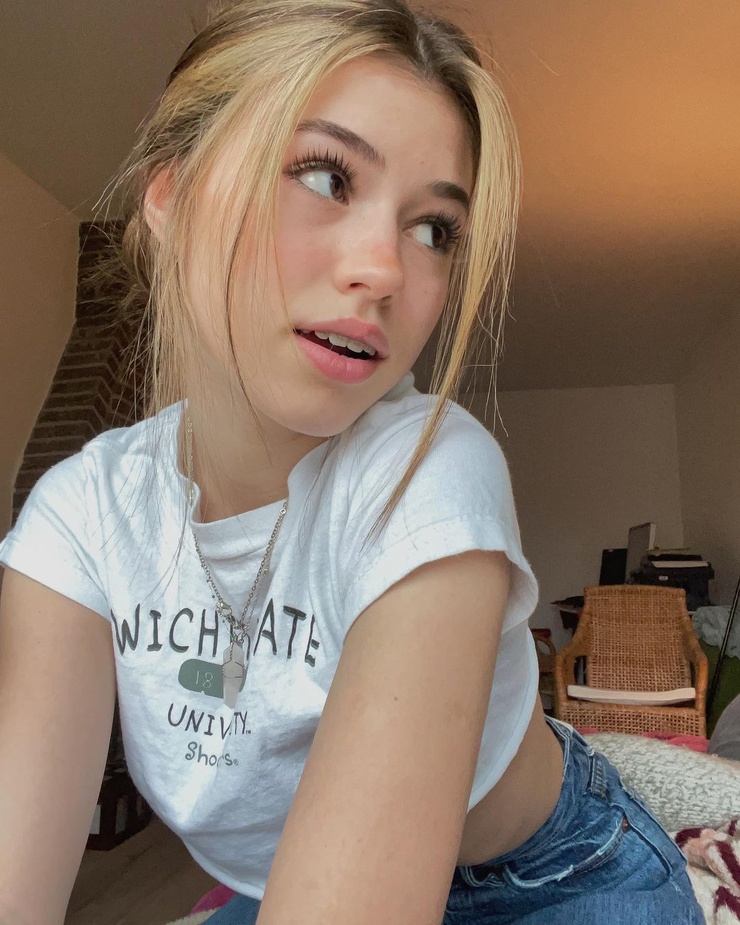 Ava Rose Beaune