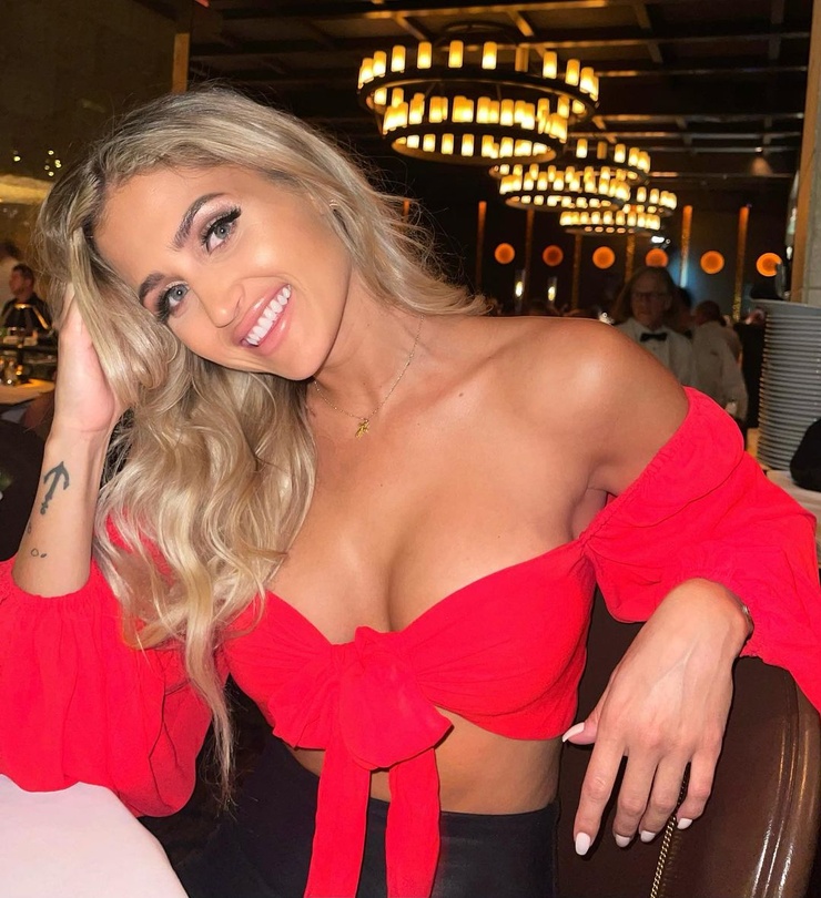 Holly Courtney Holly Courtney