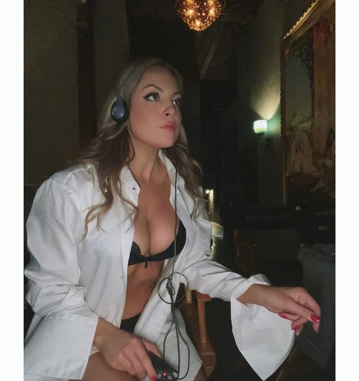 Elizabeth Gillies Elizabeth Gillies