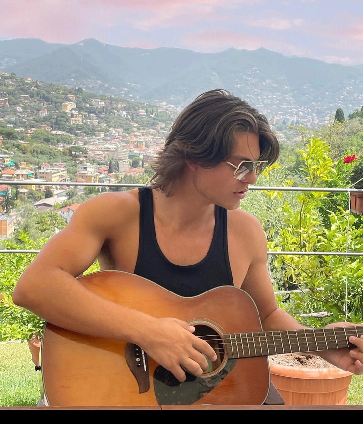Damian Hurley