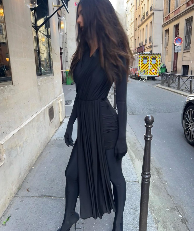Emily Ratajkowski