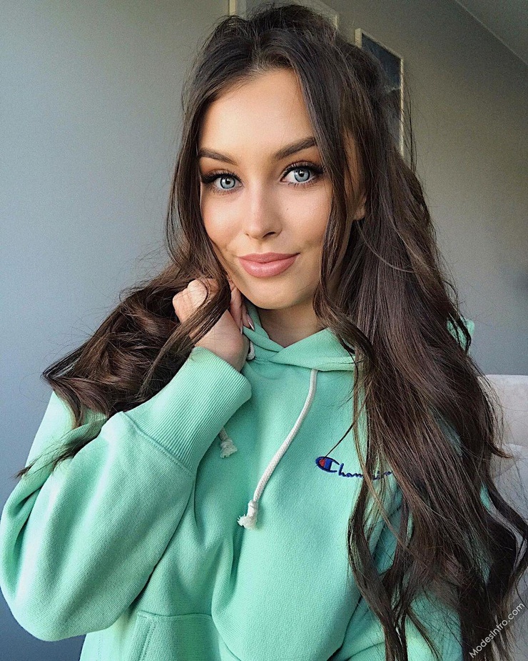 Ola Przywitowska.