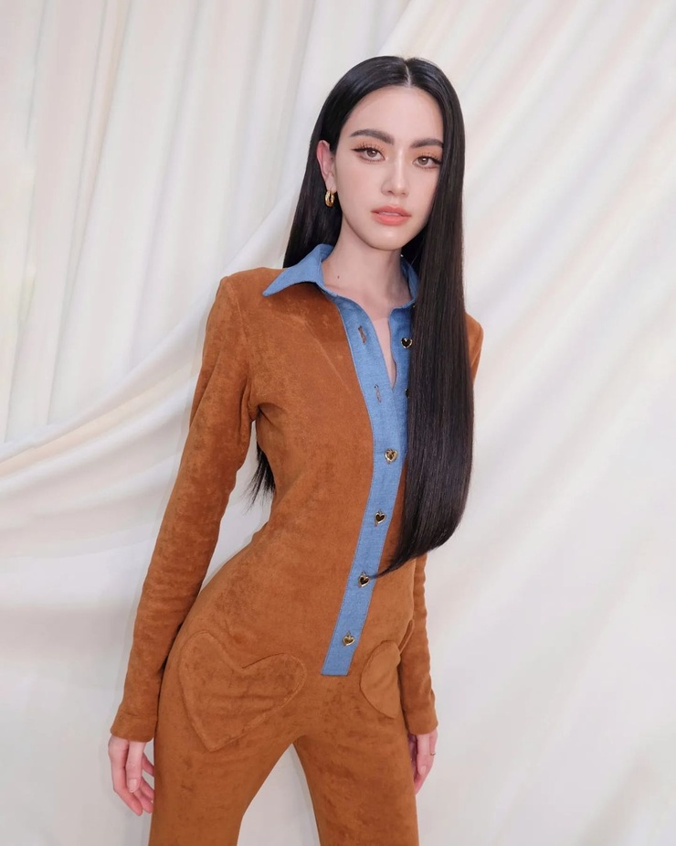 Davika Hoorne Davika Hoorne
