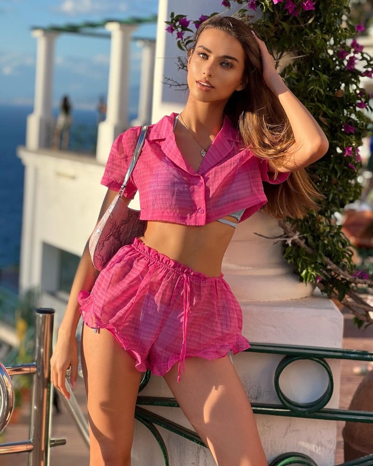 Liza Kovalenkoo Liza Kovalenkoo