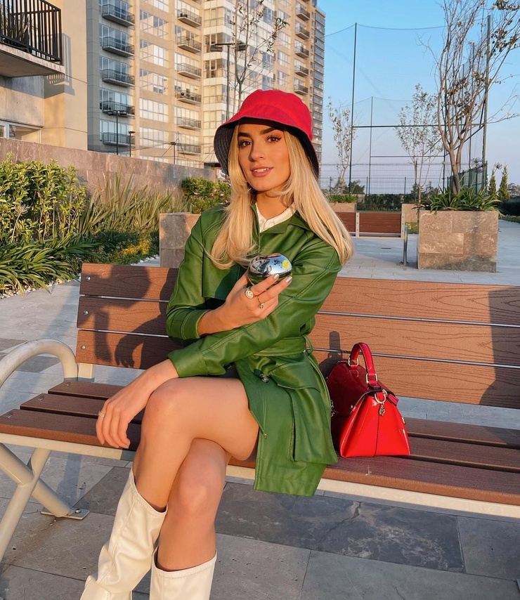 Valeria Aguilar Valeria Aguilar