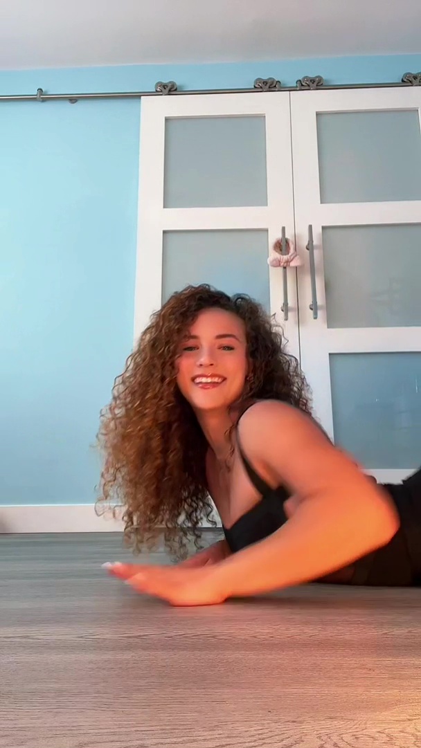 Sofie Dossi Sofie Dossi