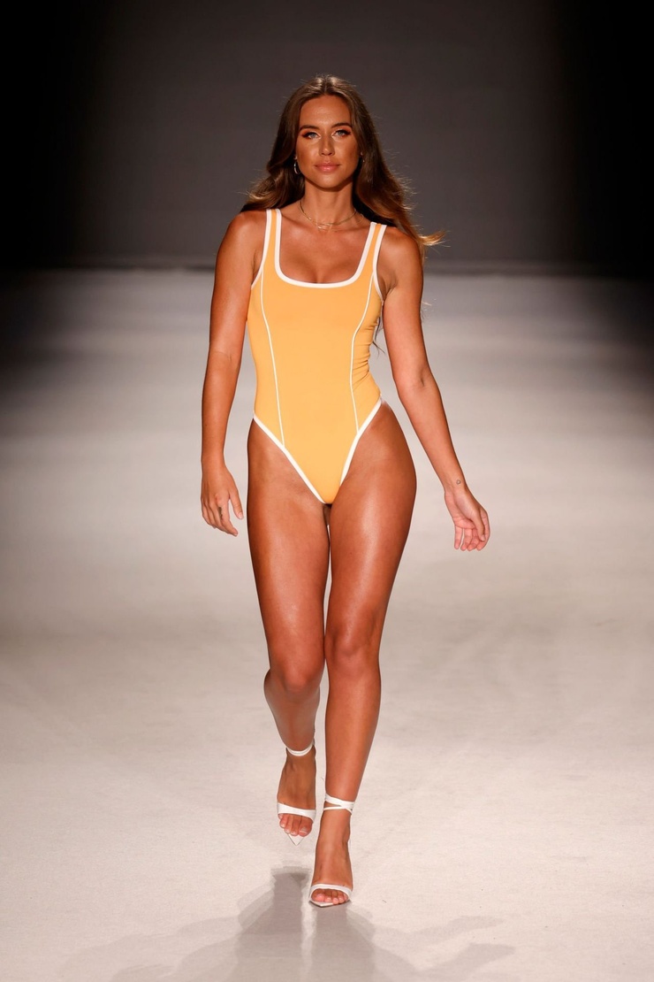 Brit Manuela (model)