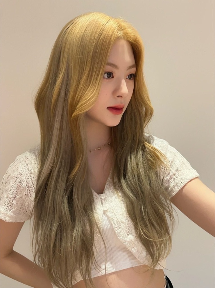 Seeun (STAYC)