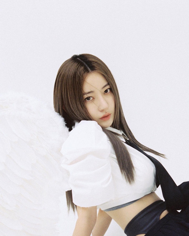 Sakura Miyawaki Sakura Miyawaki