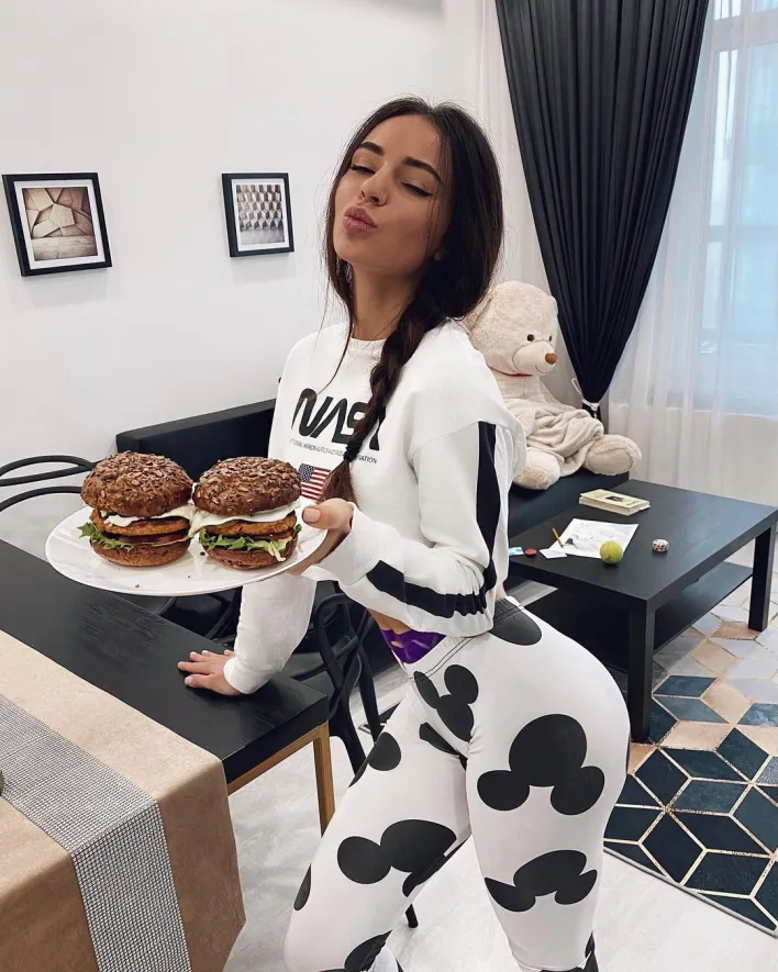 Anna Dorozkina Anna Dorozkina