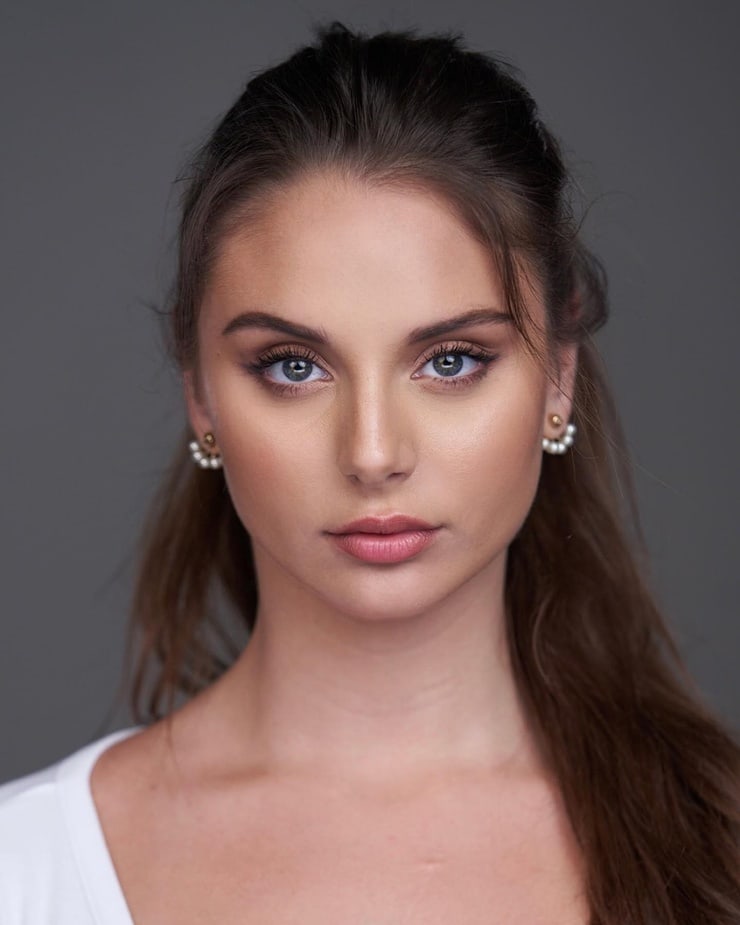 Carina Zavline Carina Zavline