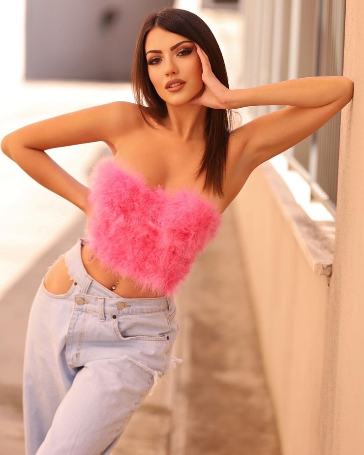 Laura Morelli Laura Morelli