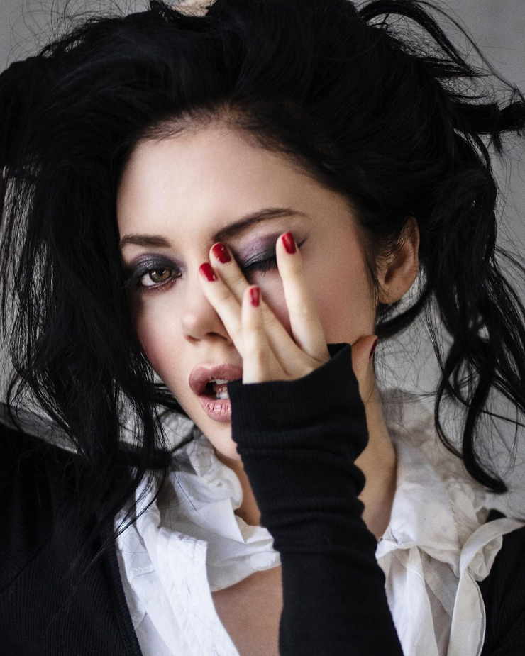 Picture of Alina Lee