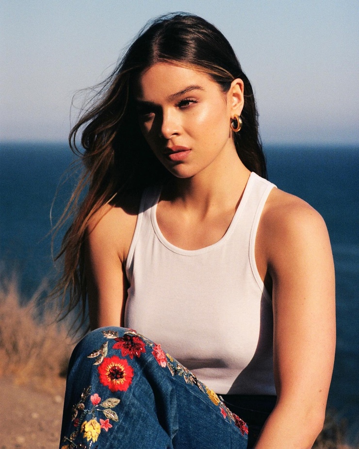 Hailee Steinfeld Hailee Steinfeld