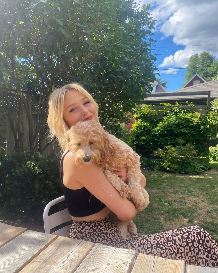 Alyvia Alyn Lind