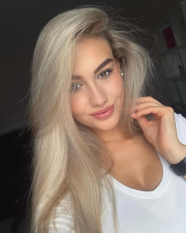 Adéla Štroffeková Adéla Štroffeková