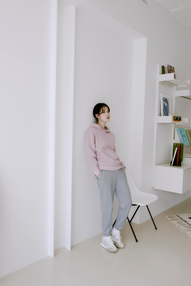 IU