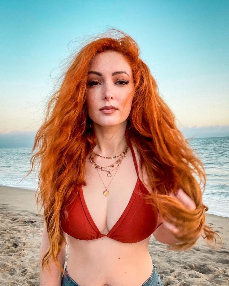 Nicole Simone