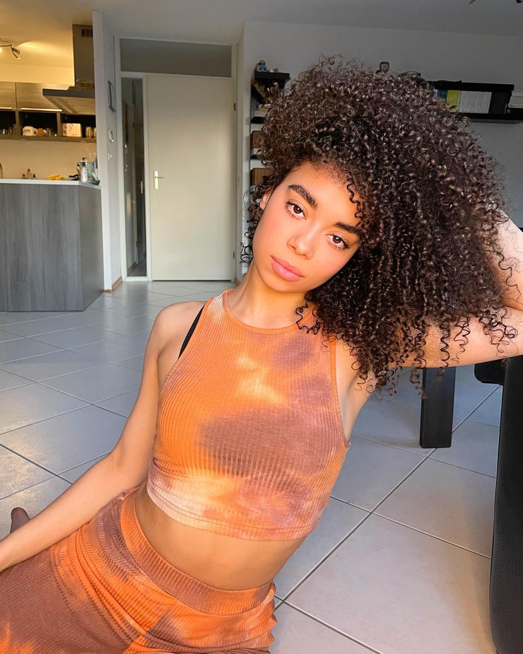 Charis van den Velde