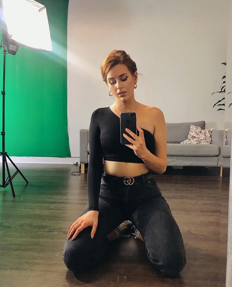 Charlotte Dobre