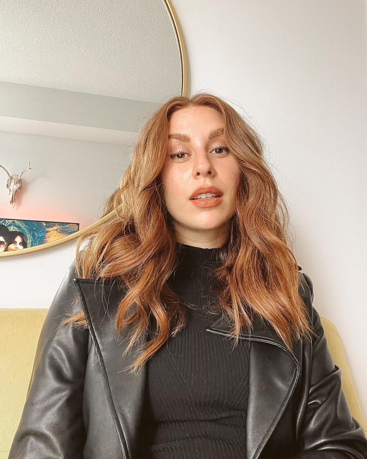 Charlotte Dobre