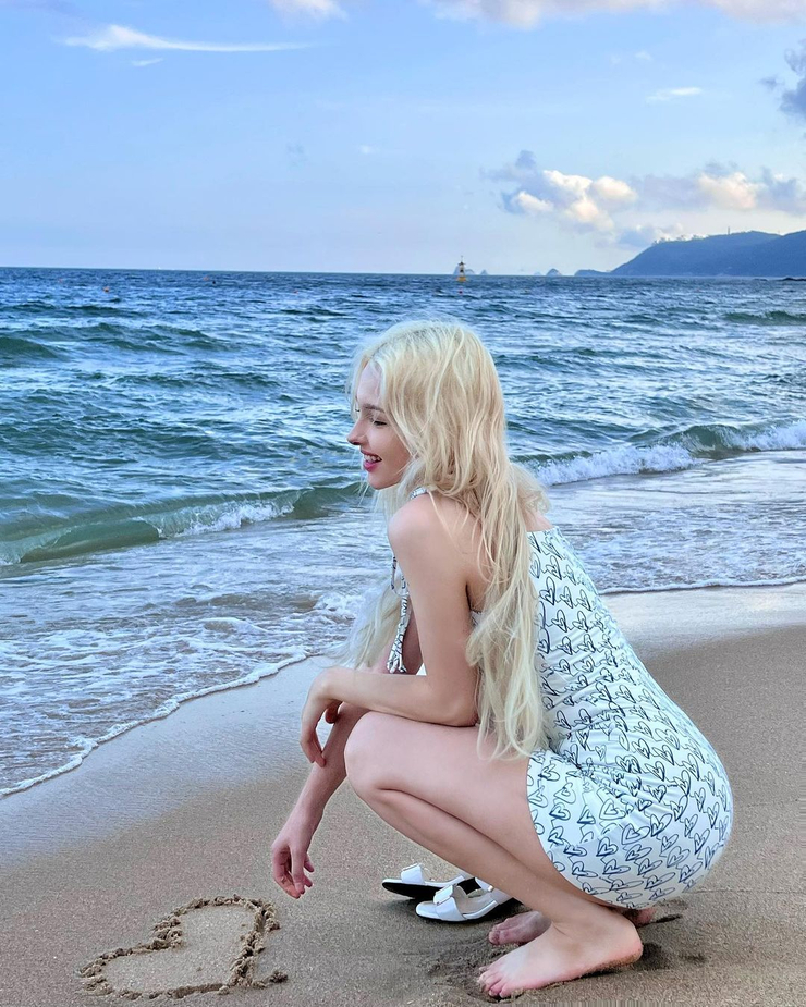 Elina Karimova Elina Karimova