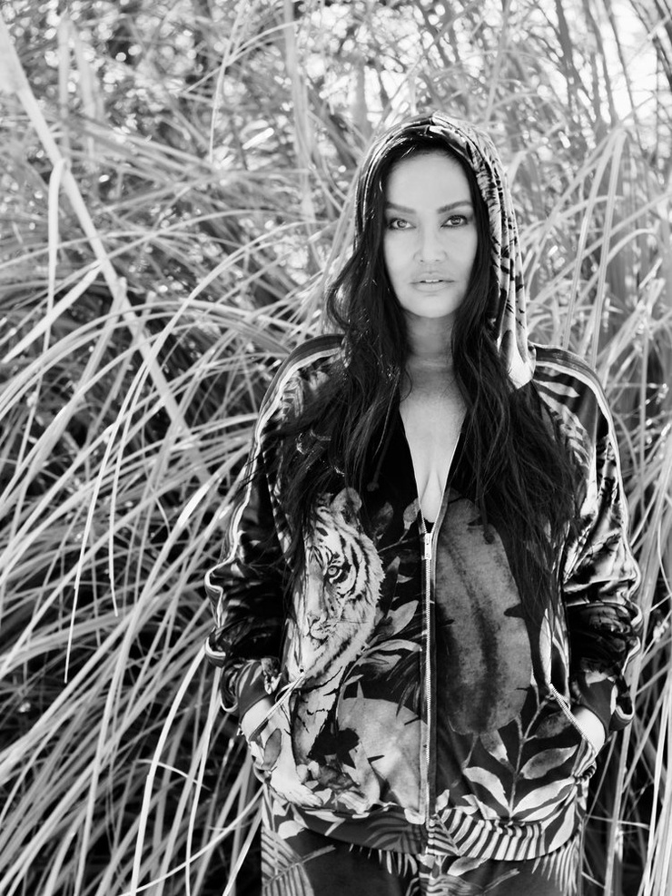Tia Carrere