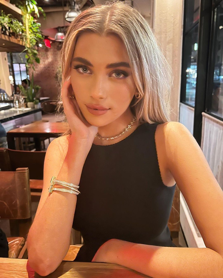 Picture of Amelie Zilber