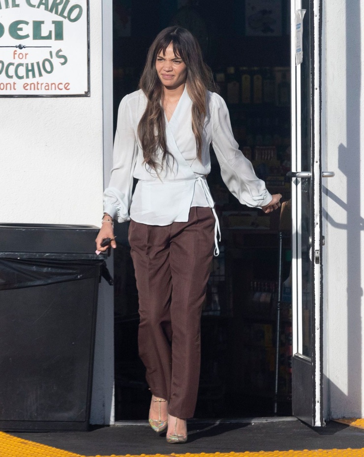 Leslie Grace