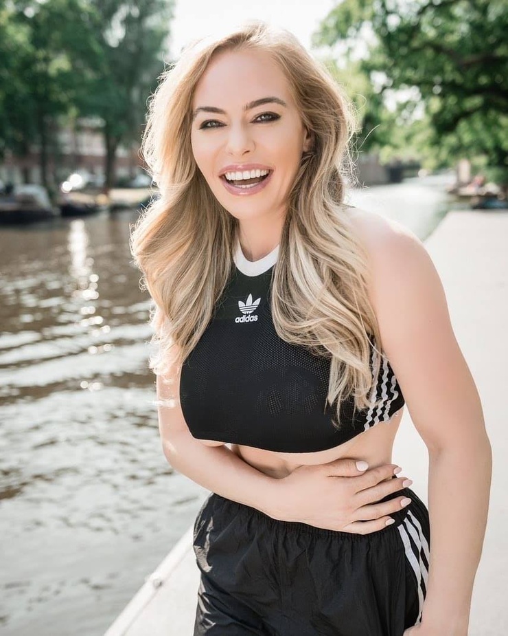 Amanda Lauren