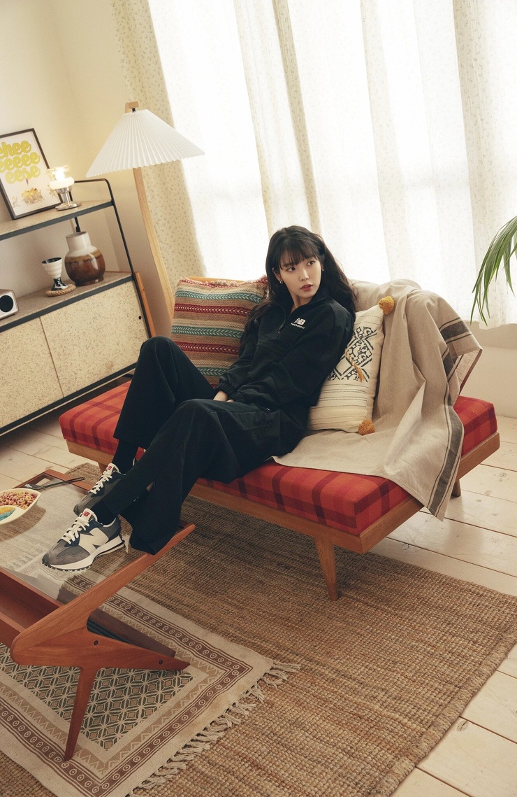 IU