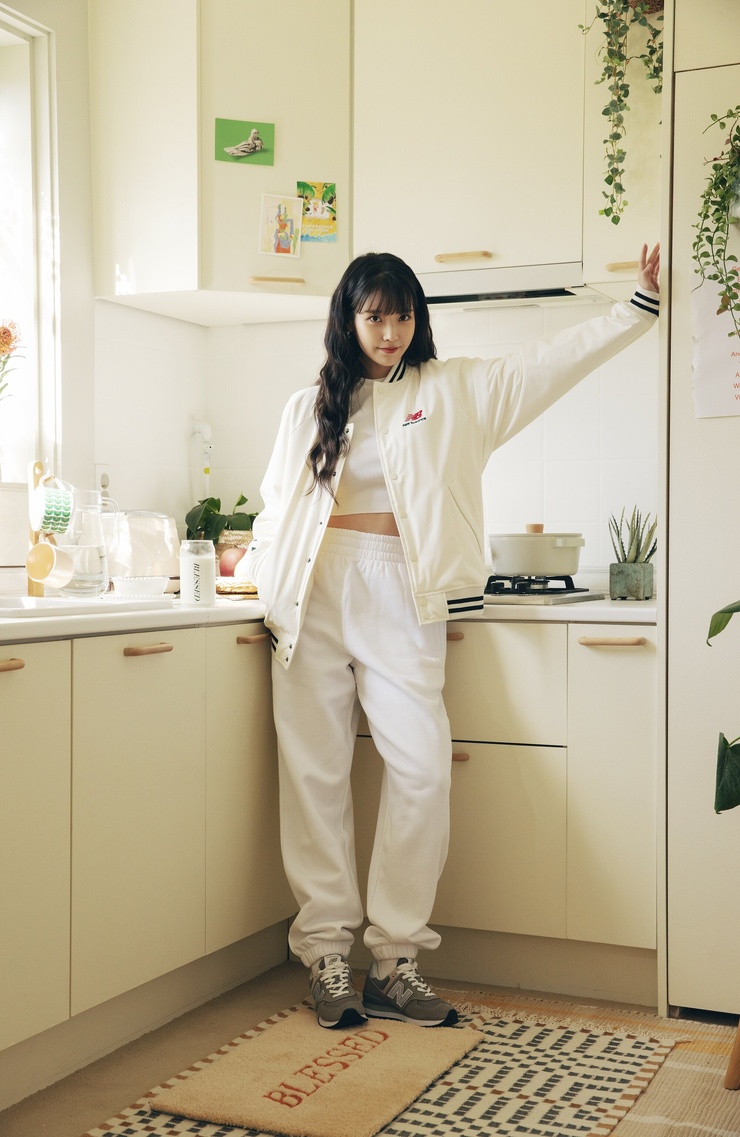 IU