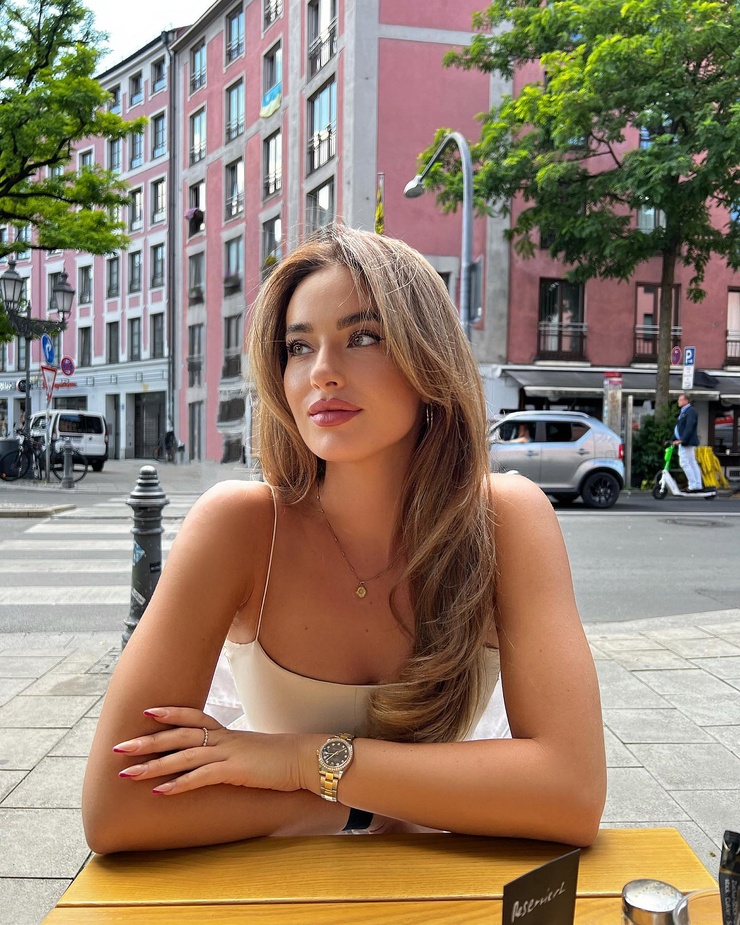 Izabela Ion Izabela Ion