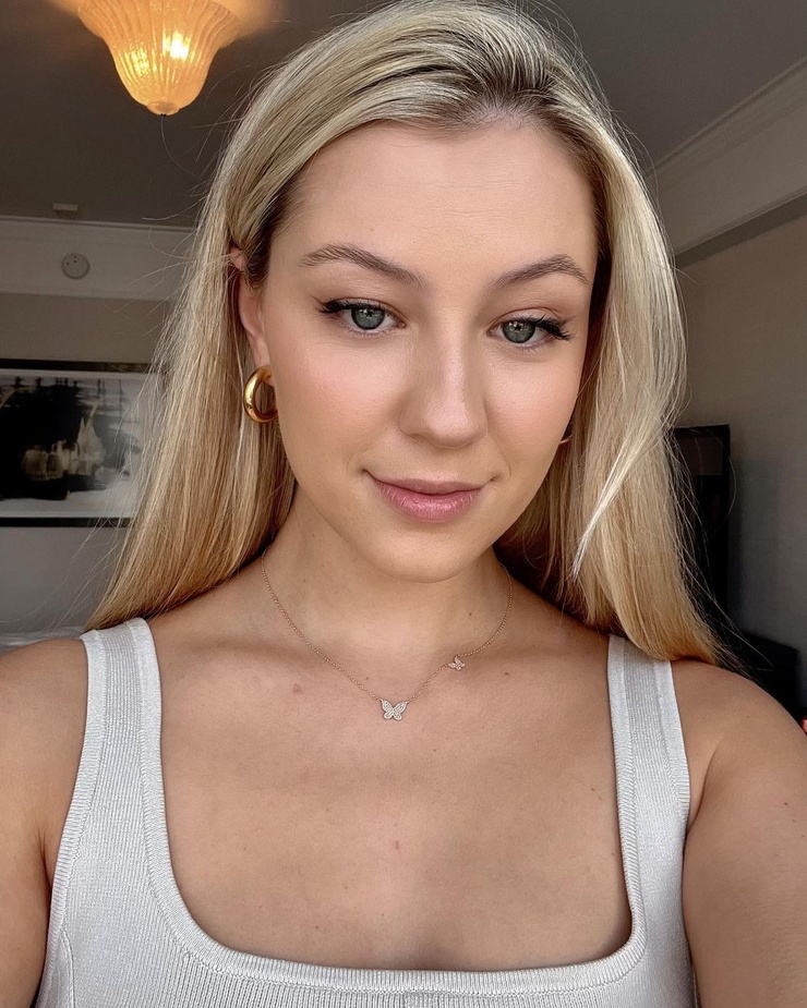 Ava Sambora