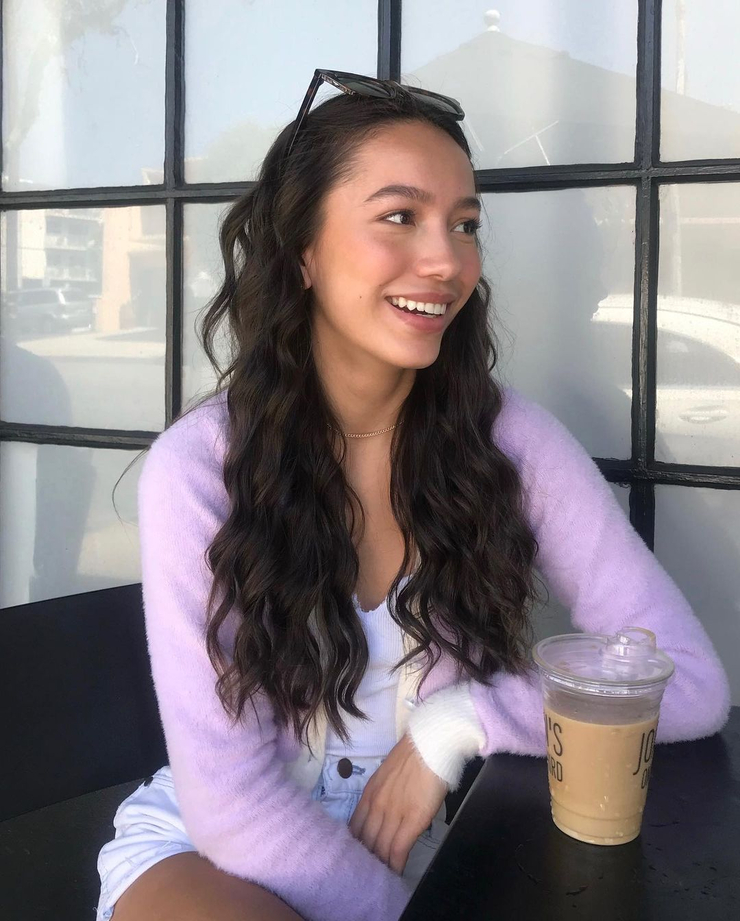 Jasmine Vega