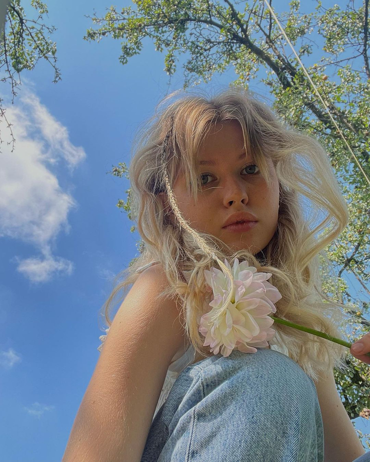 Picture of Luna (model)