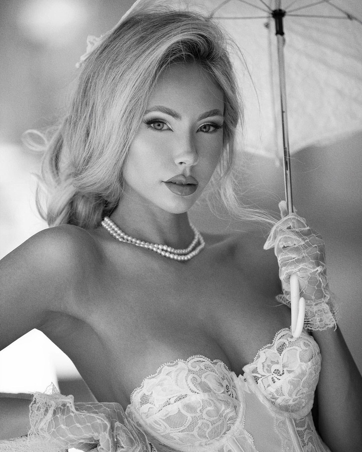 Amanda Taylor (Model) Amanda Taylor (Model)