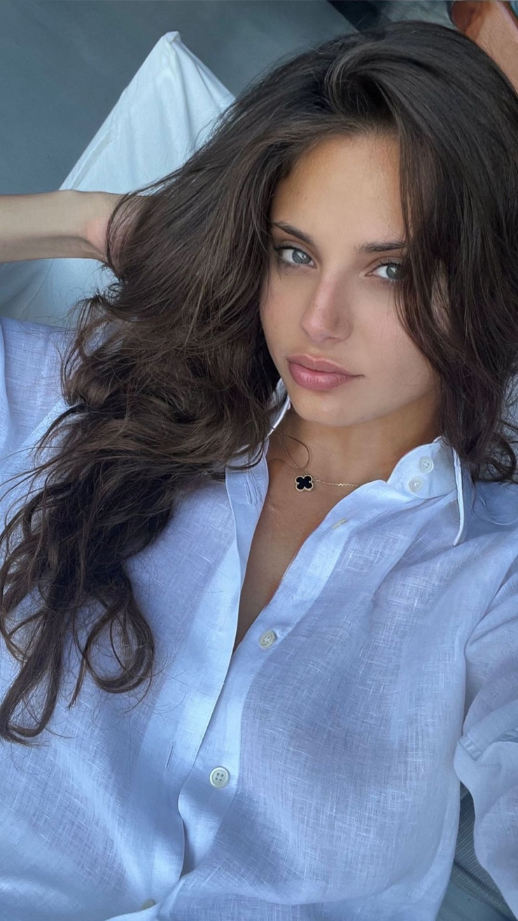 Carina Zavline Carina Zavline