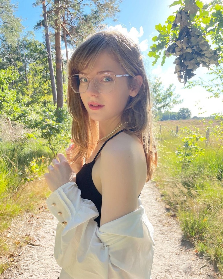 Ella Freya picture