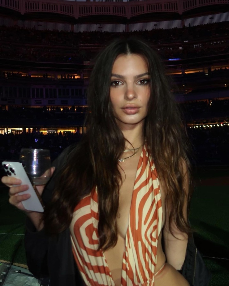 Emily Ratajkowski