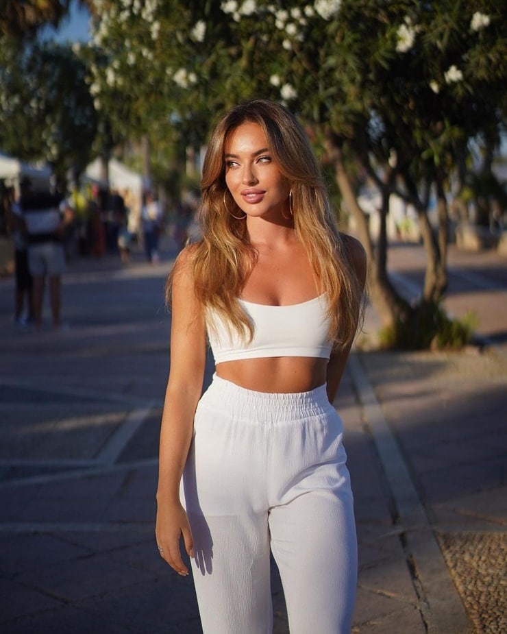 Izabela Ion Izabela Ion