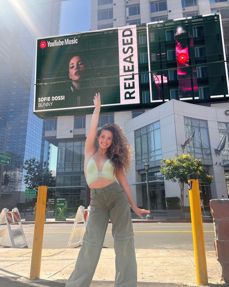 Sofie Dossi