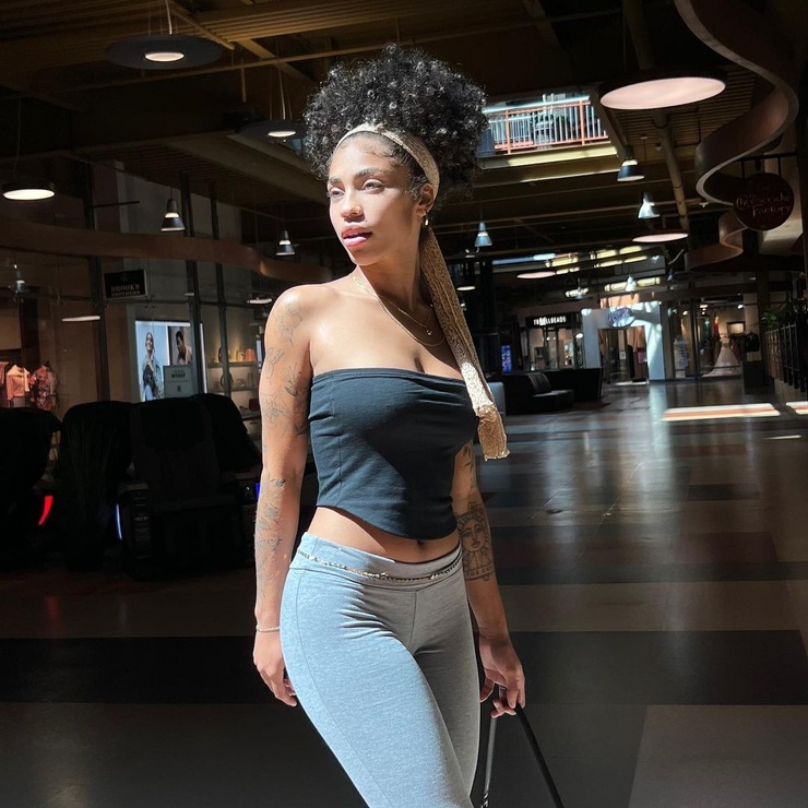 Picture of https://popularbio.com/venus-marquez/