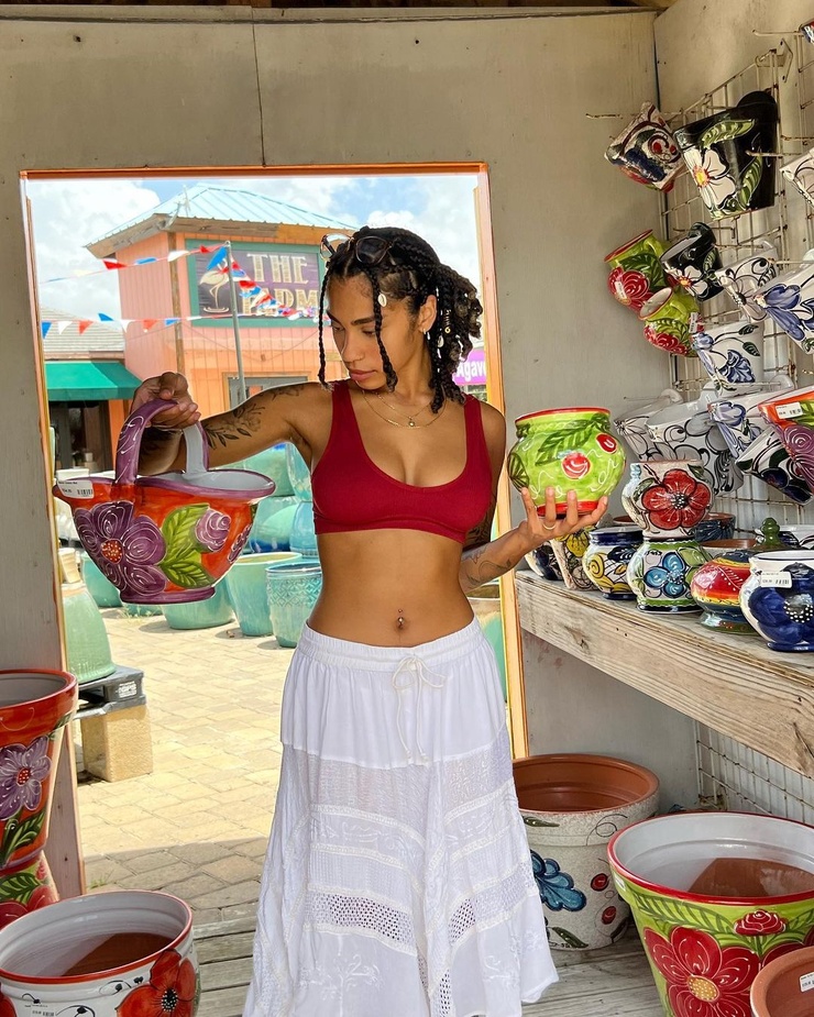 https://popularbio.com/venus-marquez/