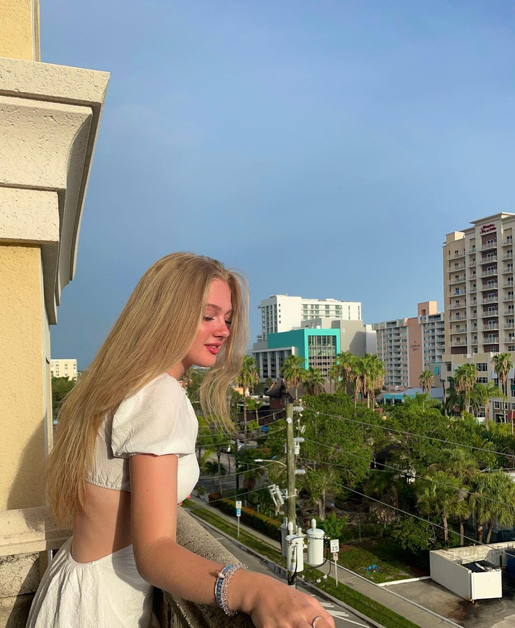 Picture of Sarah Abbott