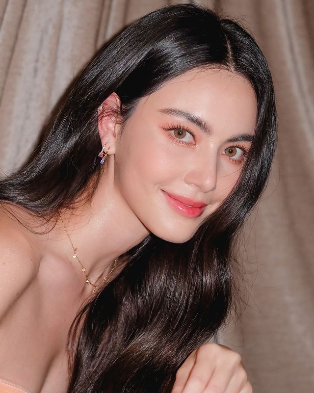 Davika Hoorne Davika Hoorne