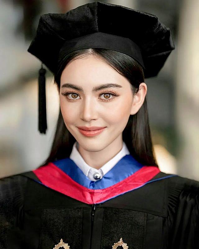 Davika Hoorne Davika Hoorne