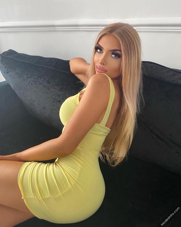 Holly Tia