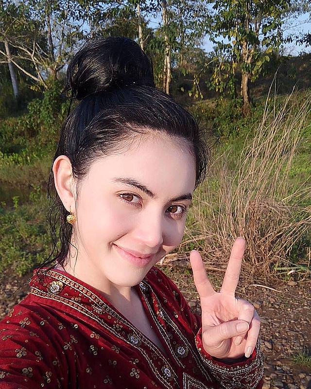 Davika Hoorne Davika Hoorne